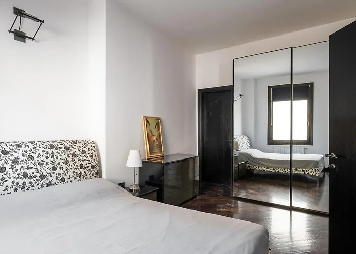 Torre Dell'orologio By Wonderful Italy بولونيا