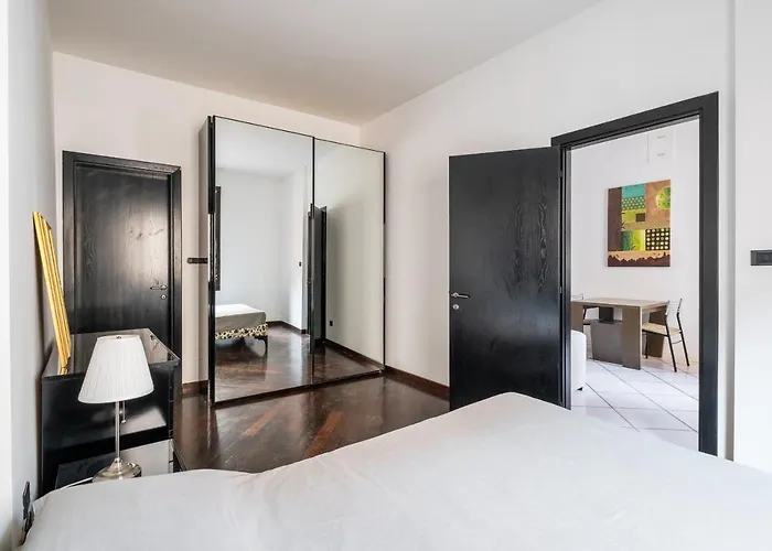 Torre Dell'orologio By Wonderful Italy بولونيا